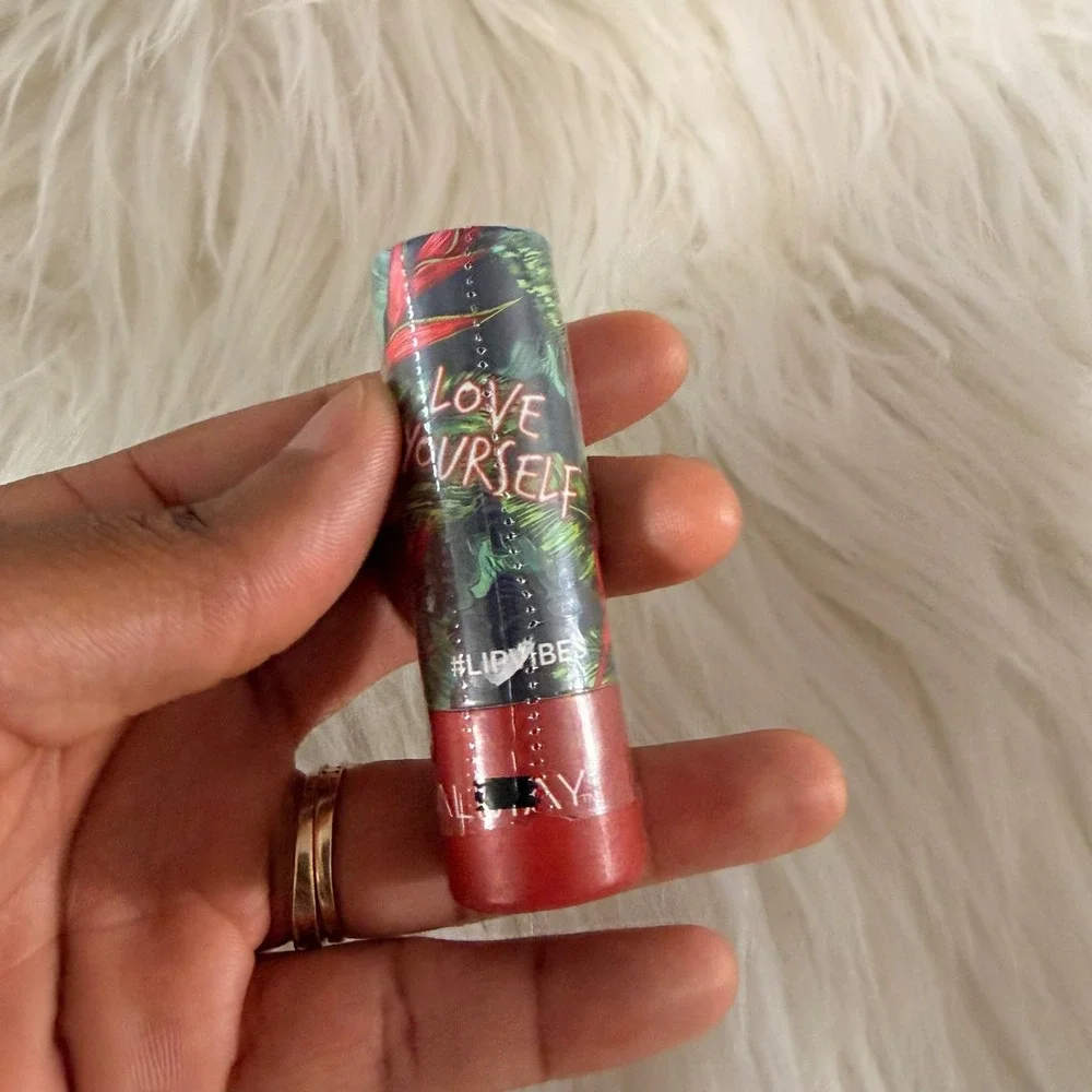 Almay Lip Vibes Lipstick 230 Love Yourself Red Cream New Sealed Tropical Tube